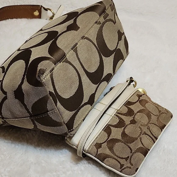 Coach Y2K Soho Brown/Beige Signature Canvas Front Pocket Baguette Bag W/ Wallet - Picture 8 of 16